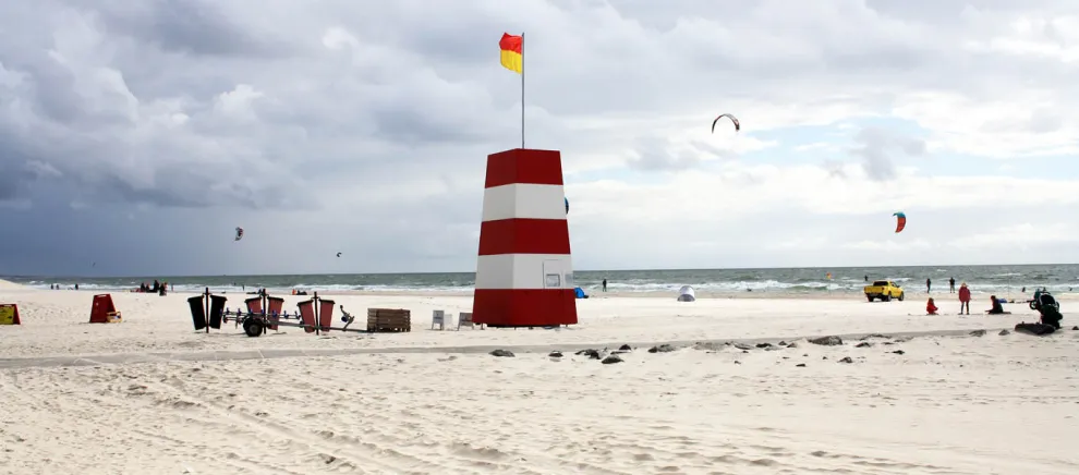 Hvide Sande Strand - Lifeguard tower / livredder tårn