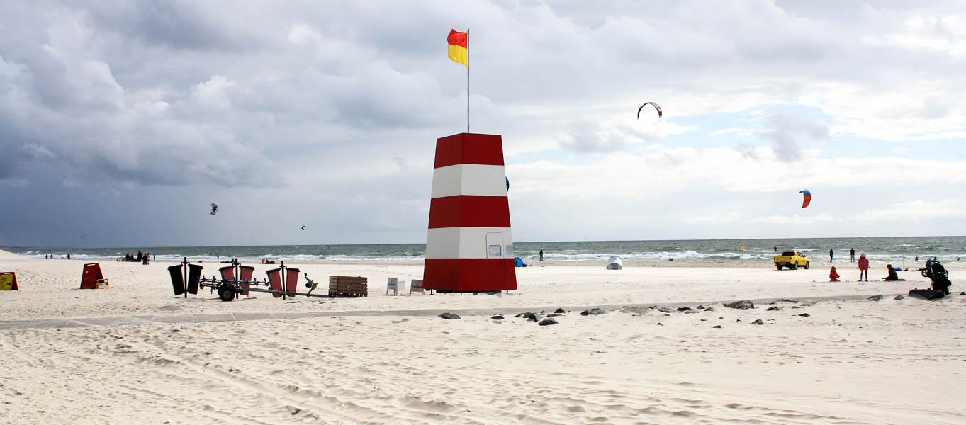 Hvide Sande Strand - Lifeguard tower / livredder tårn